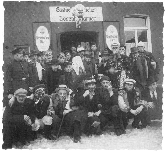 Hondachsjongen Mitte der 1920er Jahre