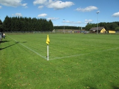 Luftbildaufnahme des Rasenfußballplatzes